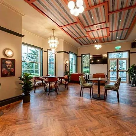 Hotel Nuremore Estate