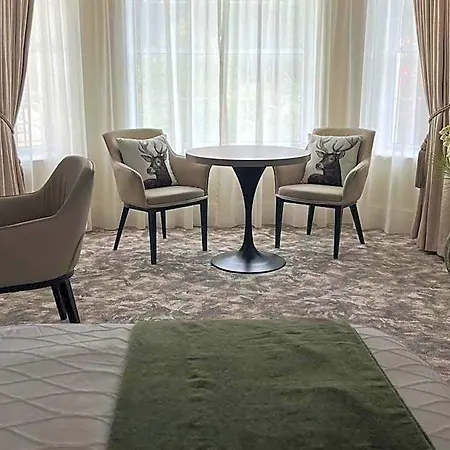 Nuremore Estate 3*