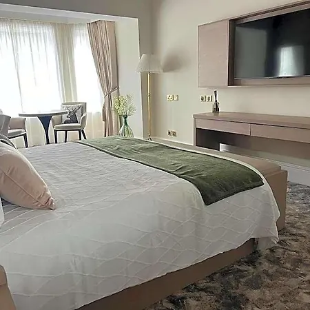 Nuremore Estate 3* Brookfield